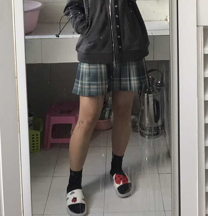 小腿粗的女生穿 jk 制服时适合哪种袜子?