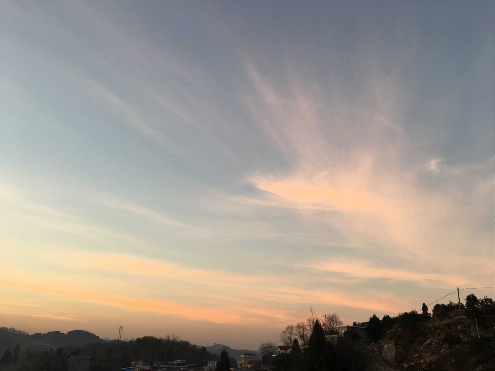 总喜欢天空的我,总是随手拍天空.