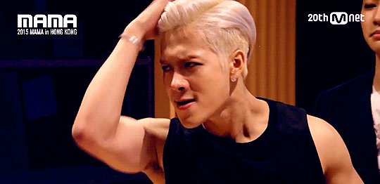 你有没有王嘉尔超级好看的动图?