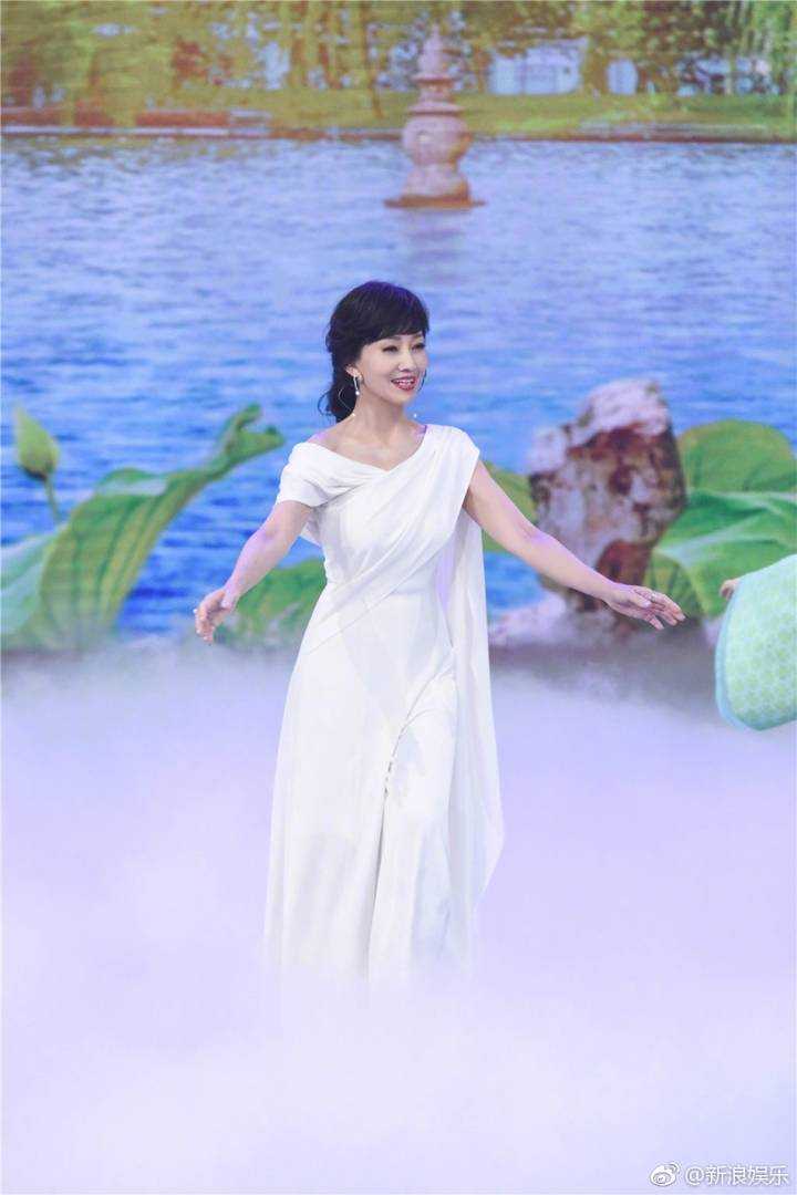就没人提名白娘娘赵雅芝么! 难道她的新白娘子不是经典么!