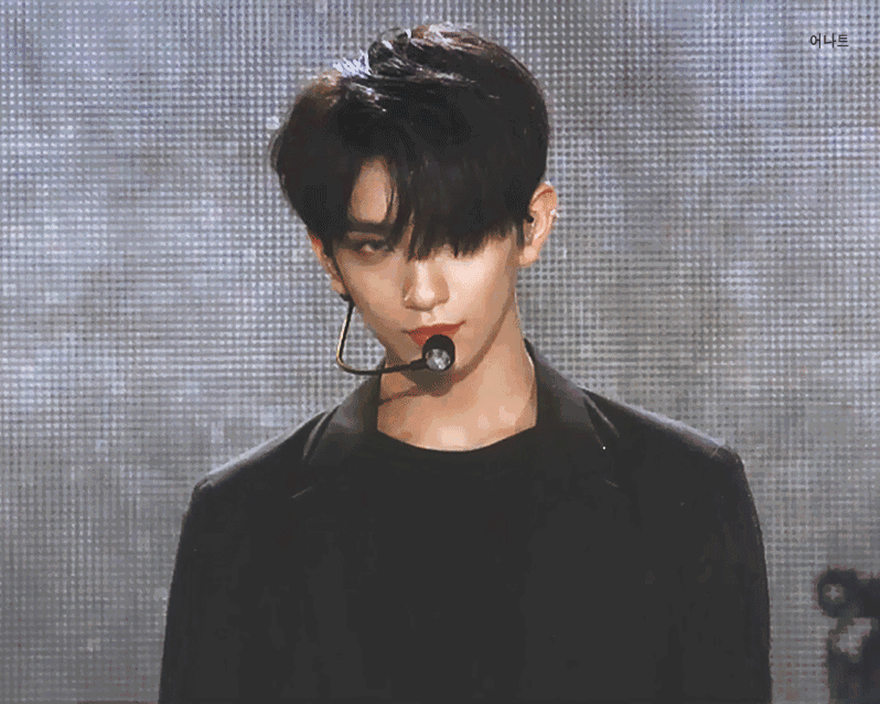 能不能给我推荐一下你们喜欢的韩国爱豆?(请放图!我是颜狗!)?