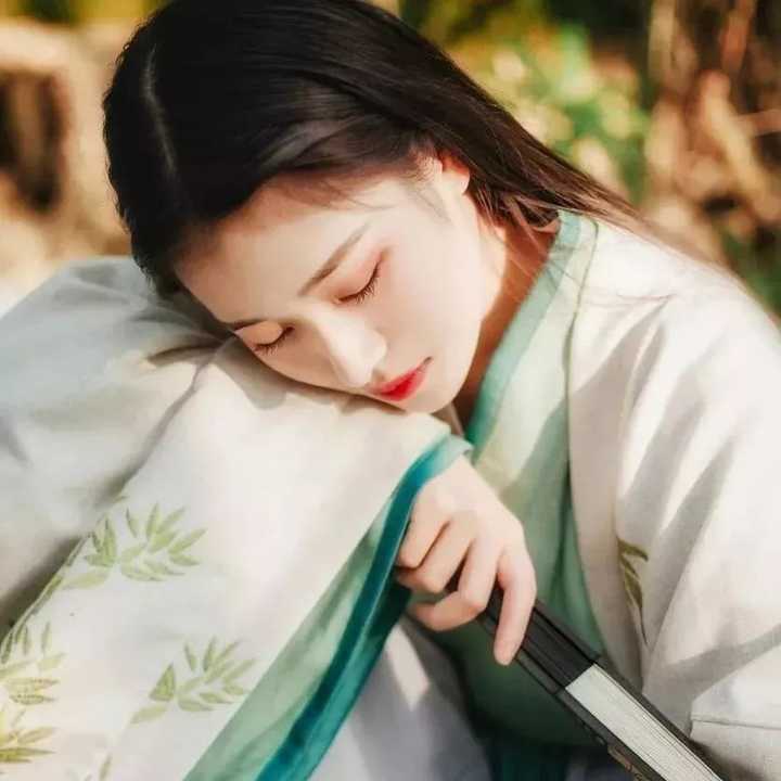 有古风的侠女头像或壁纸吗?