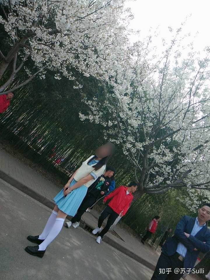 为什么很少有女生穿白丝?