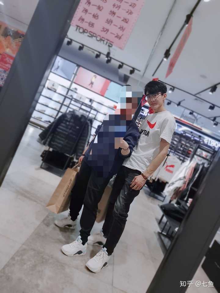 你的帅哥男朋友是在哪里找的?