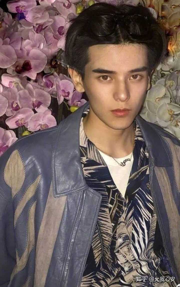 男生怎么化80-90年代的港风妆?如同当年张卫健,张国荣