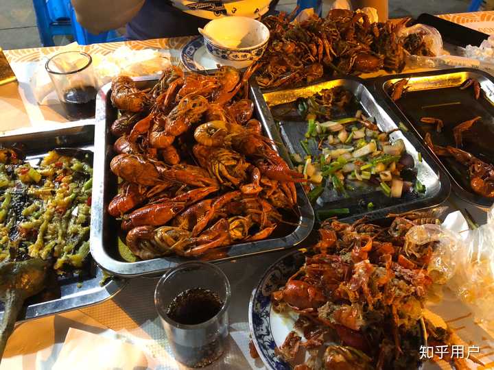 两个人吃的龙虾和烧烤