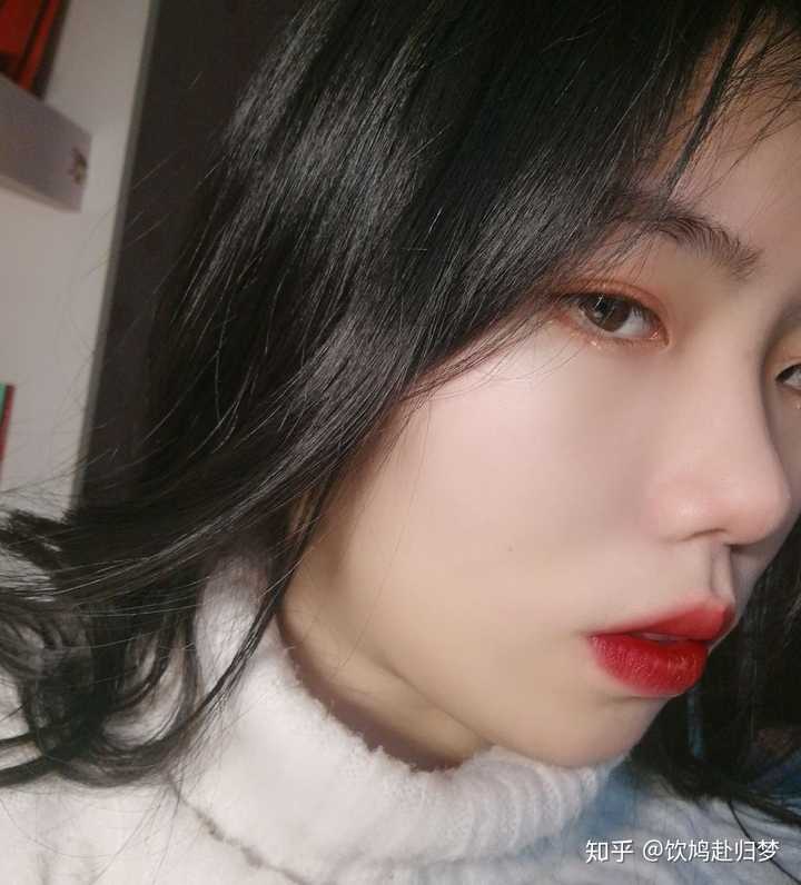 这个是淡妆以后微侧脸(不得不说咱就这一个角度还不错)