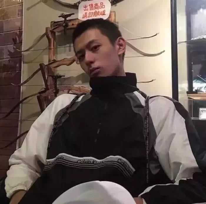 有好看的真人男生头像吗?