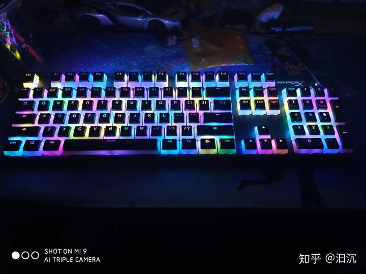 懂点电脑的我想他们第一选择应该是一把帅气炫酷的机械键盘