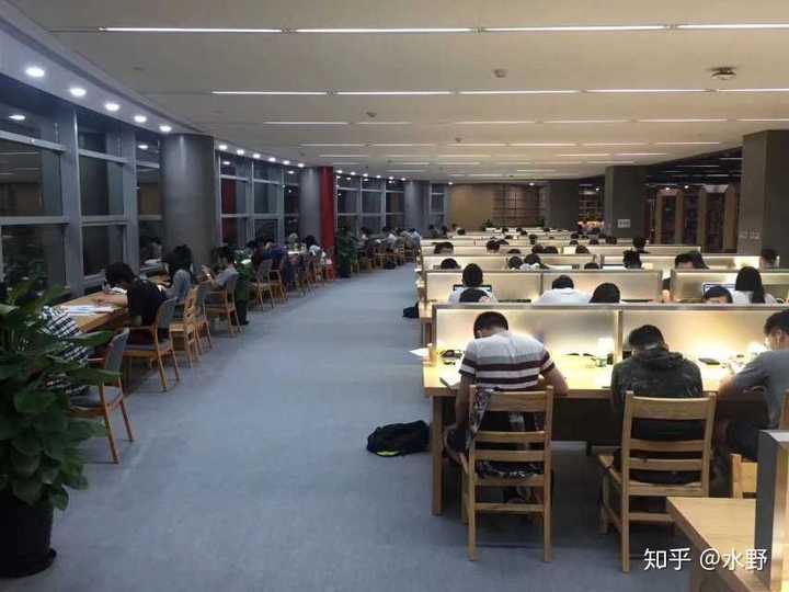 北京邮电大学的图书馆或教室环境如何?是否适合上自习