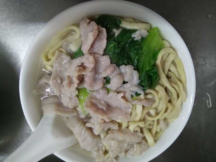 瘦肉(或者 猪杂内猪肝,粉肠)汤伊面(可选米粉,濑粉,河粉)