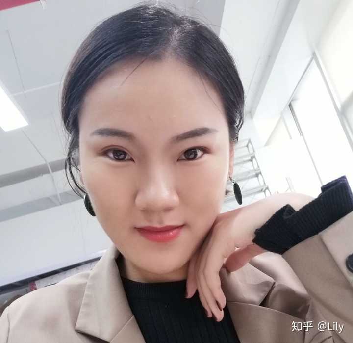 女生长了一双丹凤眼是什么体验?