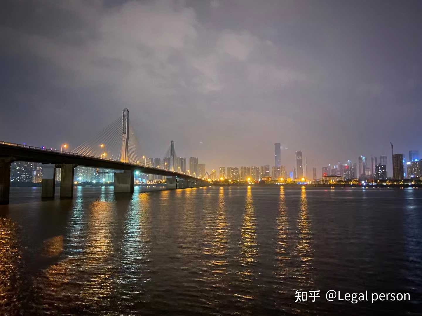 当我从长沙火车站下车去往湘江的时候心里就惴惴不安我想起了南康白起