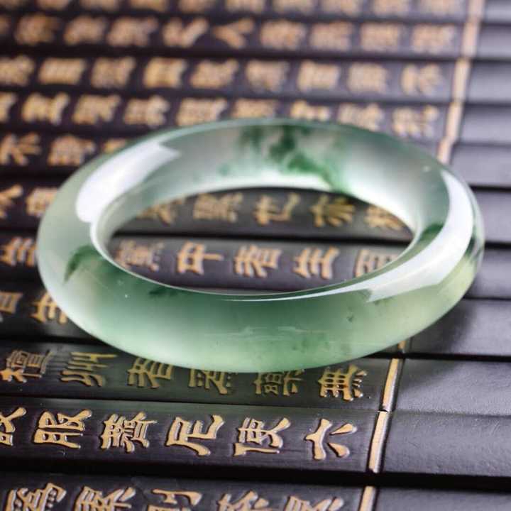 一万以上的翡翠手镯图片