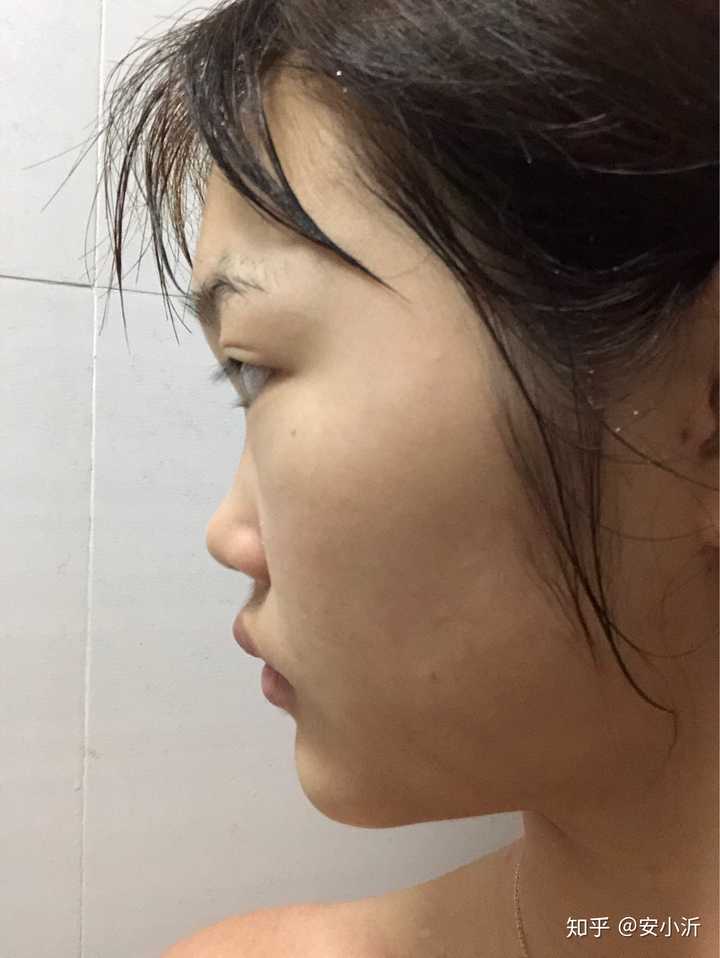 有脸大塌鼻子的好看的女孩子吗?