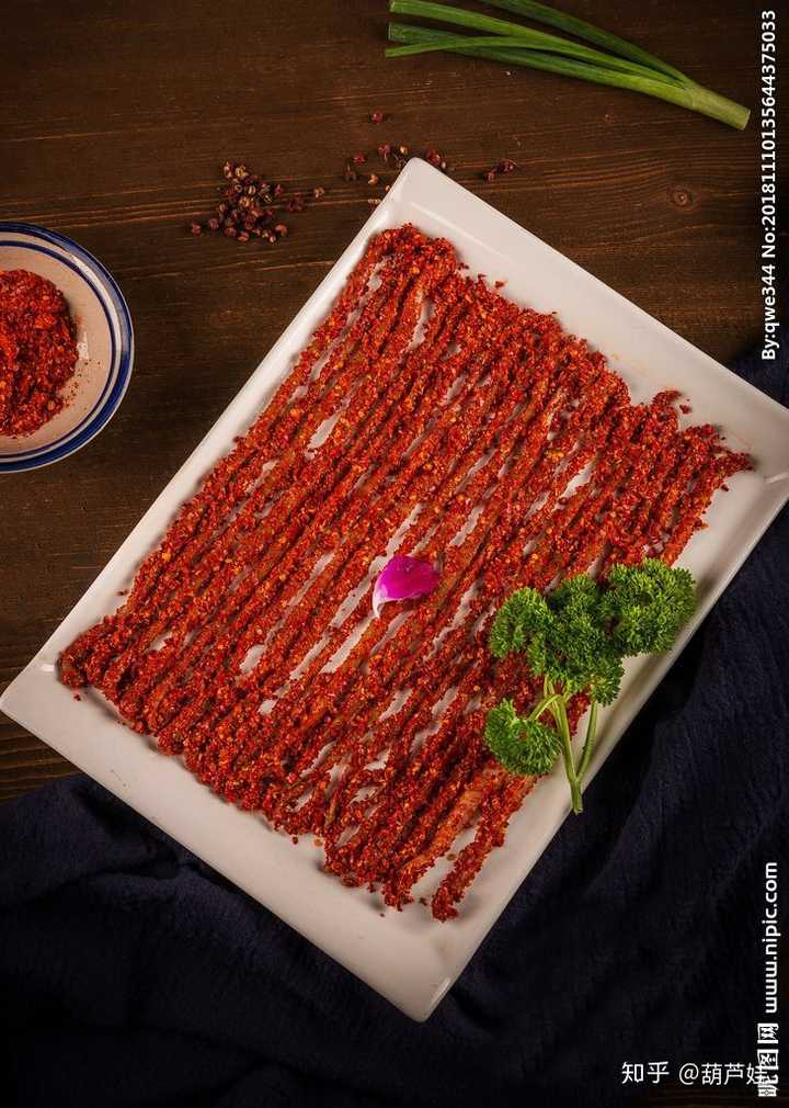 苏盘,熏鸡白肚儿,清蒸八宝猪,江米酿鸭子,罐儿野鸡,罐儿鹌鹑,卤什件儿