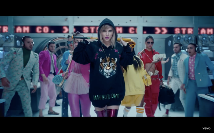 如何评价taylor swift新mv [look what you made me do ]?