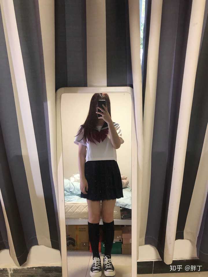 请问jk制服 水手服可以配匡威么?