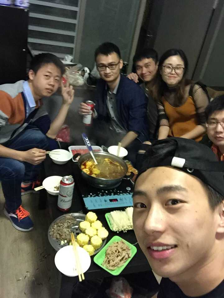讨厌一群人一起吃火锅?