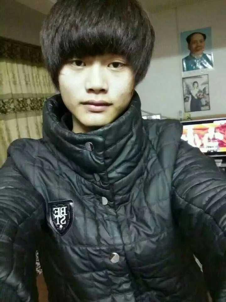 亲眼目睹的例子,初中时的同桌,混混老大