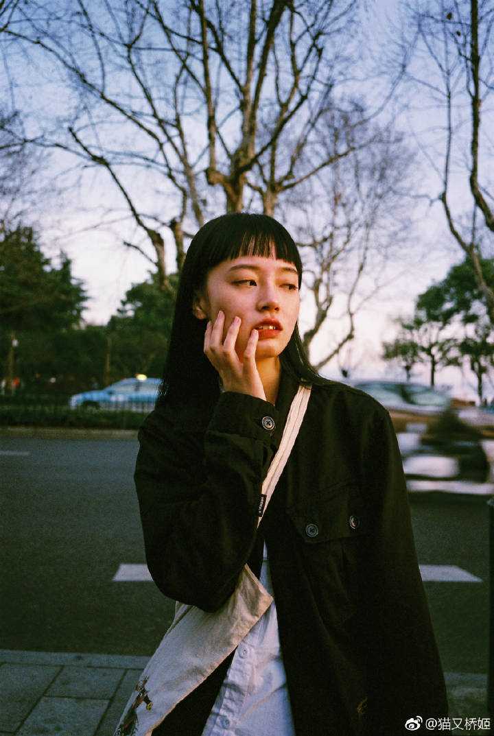 求安利厌世脸的模特?