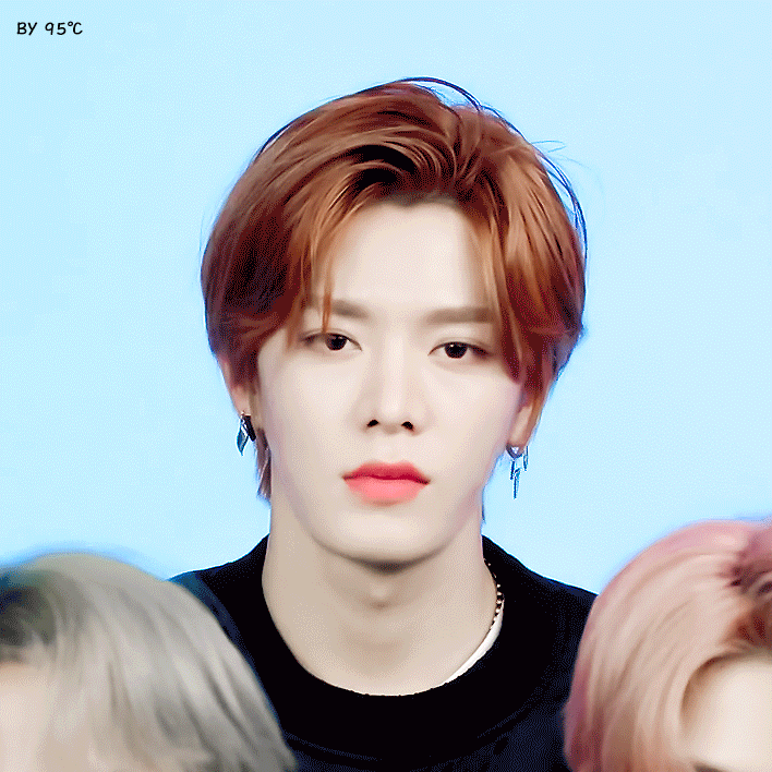 我第一眼喜欢的是悠太,喜欢他将额头露出来的那种,出道不久看nct life