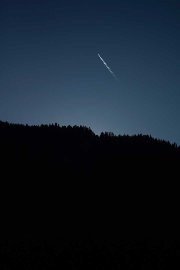 有哪些惊艳的黑色系壁纸?