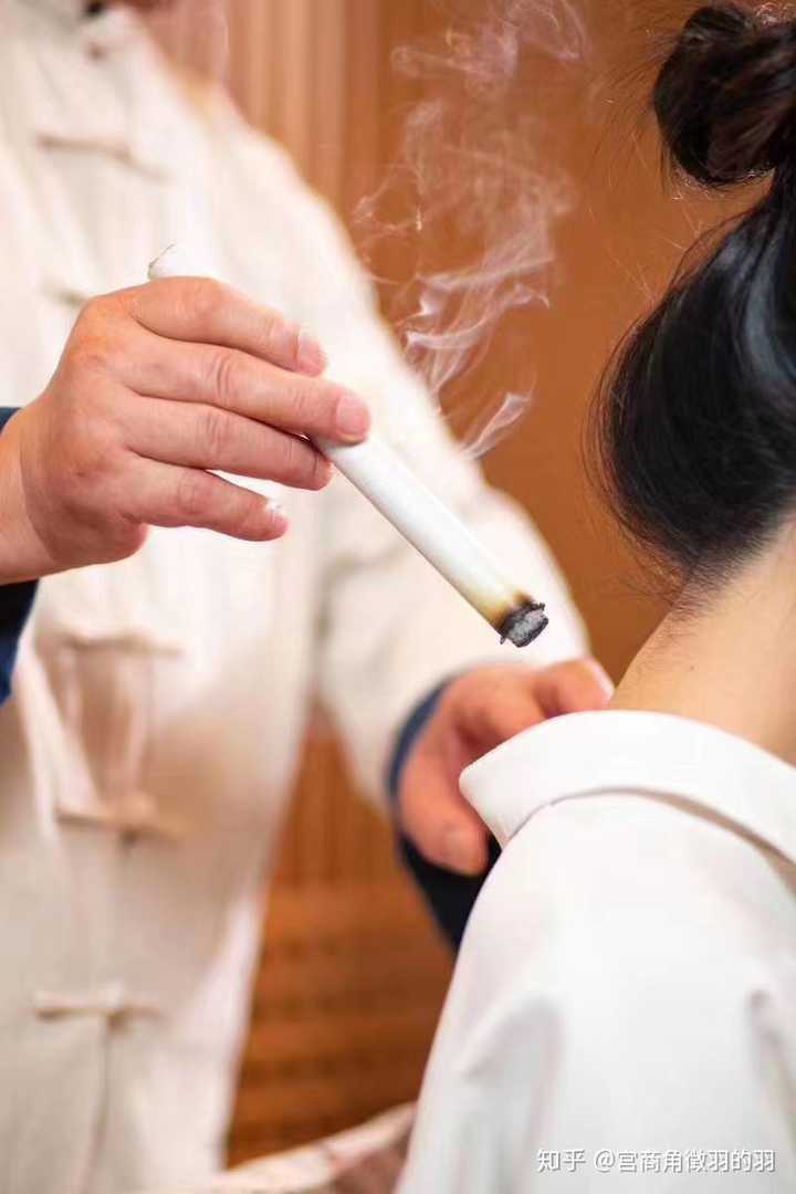 可以说,艾灸是最适合用来理调颈椎病的方法之一,理原很简单,是还那句