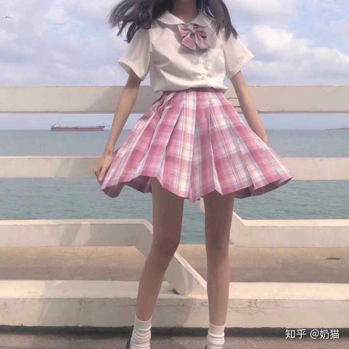 集美们,请问有什么比较温柔的jk格裙推荐的咩,小白刚入坑 ?