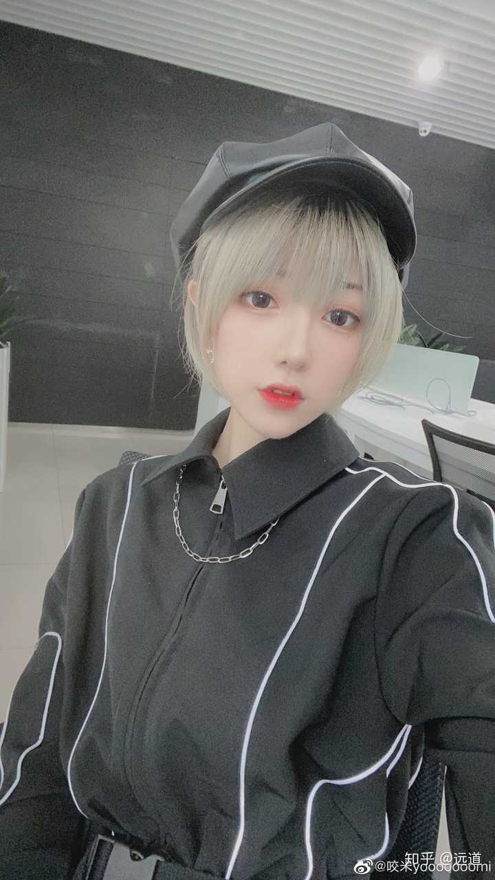 比心咬米小姐姐!