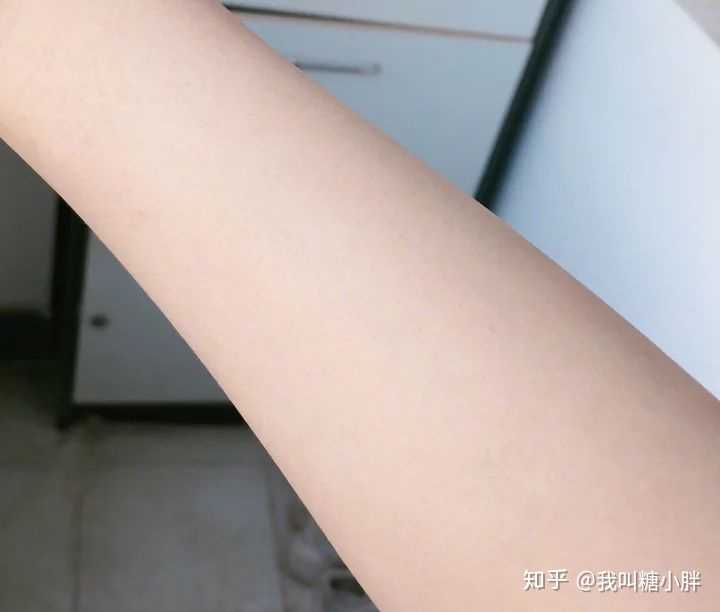 接下来就是腿上腋下的毛毛了,留给你们的时间不多了哟,尽情放纵吧!