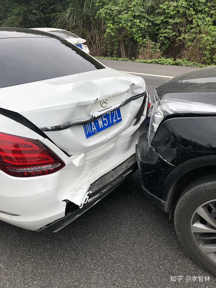 高速公路追尾是什么样体验?