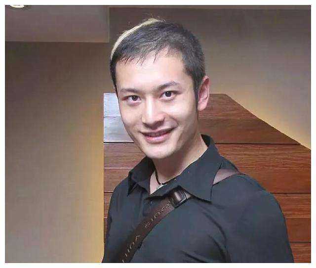 如何评价黄晓明的长相?