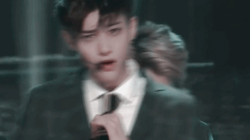 邪魅霸道狂拽酷炫还是个会武功的m队忙内副rapper,也确实,黄子韬那一