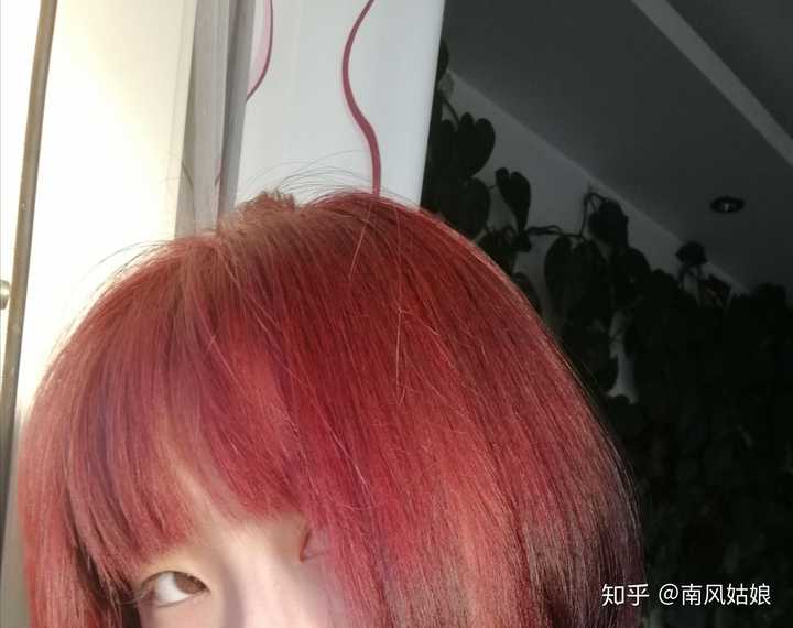 黄黑皮染爱茉莉7p(玫瑰暗红色系)会更显黑吗?