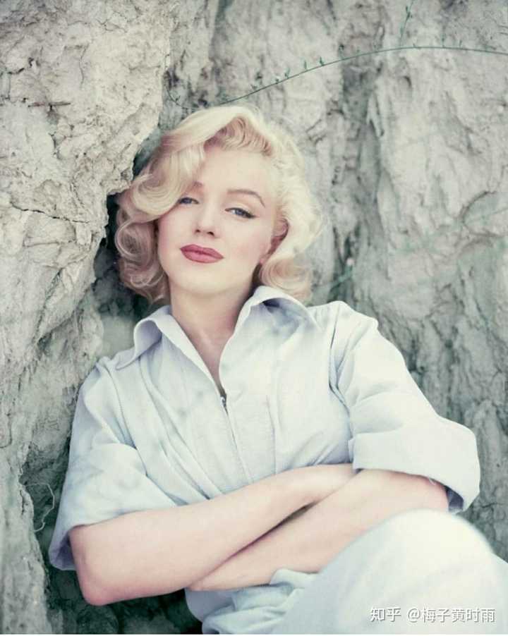 求一些玛丽莲·梦露(marilyn monroe)年轻时的美照?