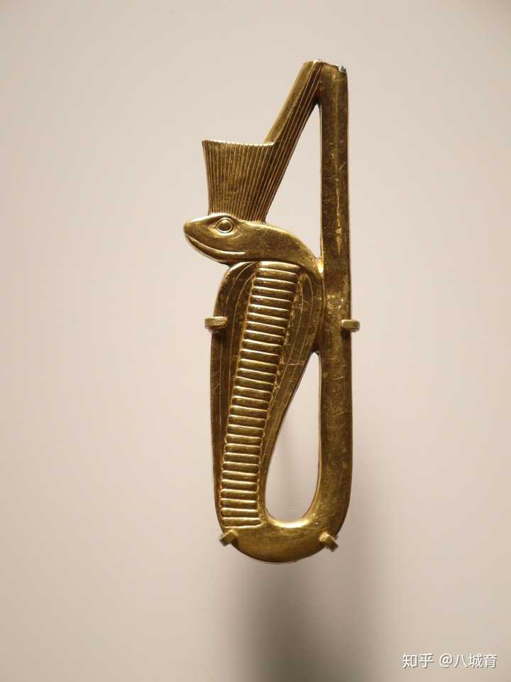 一,为什么古埃及国王会把眼镜蛇作为自己的保护神 首先解释一下黄金