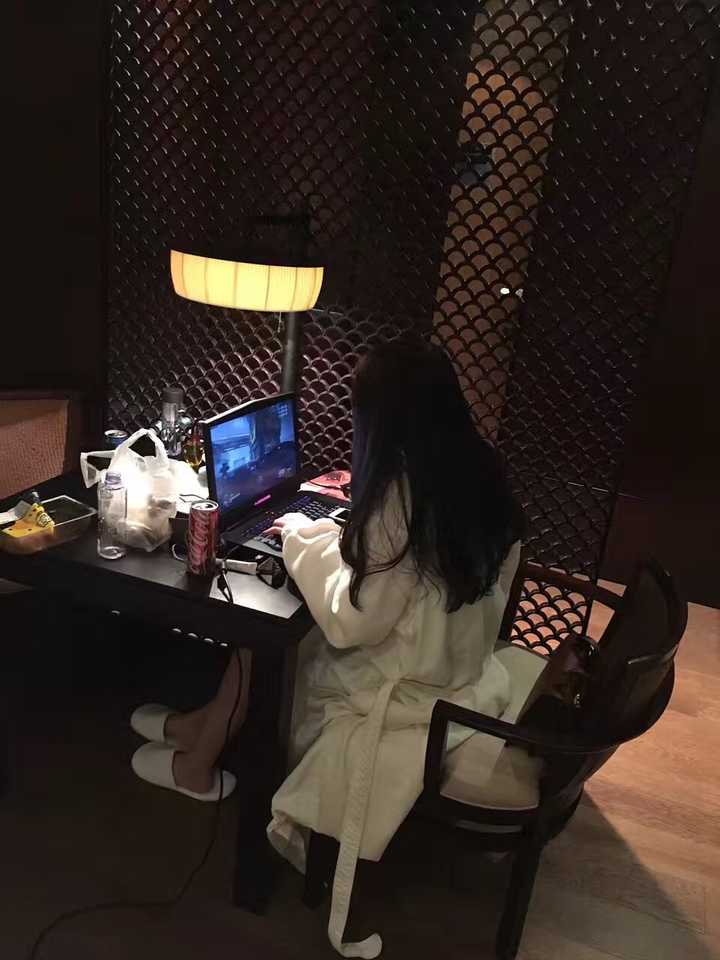 有一个网瘾少女做女朋友是什么体验?