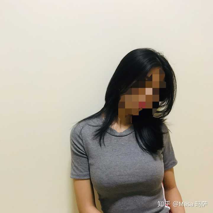 胸部丰满的女孩怎么穿才能显得既性感又不让人觉得low?