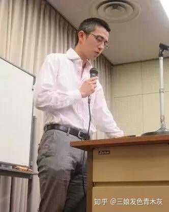 2017年那会,木村草太还与前akb的成员高桥南一起做过节目.