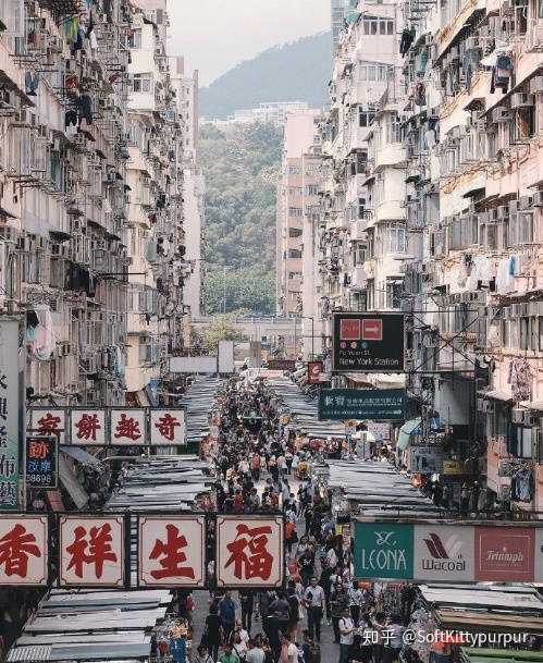 各种街头都带港风  出水马龙 繁华无章 出租车 霓虹灯  繁体字