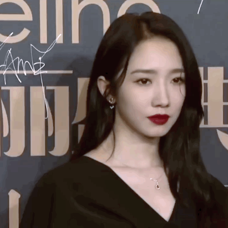 追星之前,我的相册是这样的 说起来追星的契机,是我高强度加了一个月