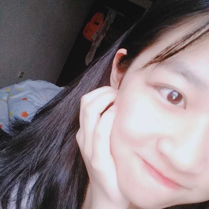 没有那么多话,她是我心中最可爱最好看的女孩         初中