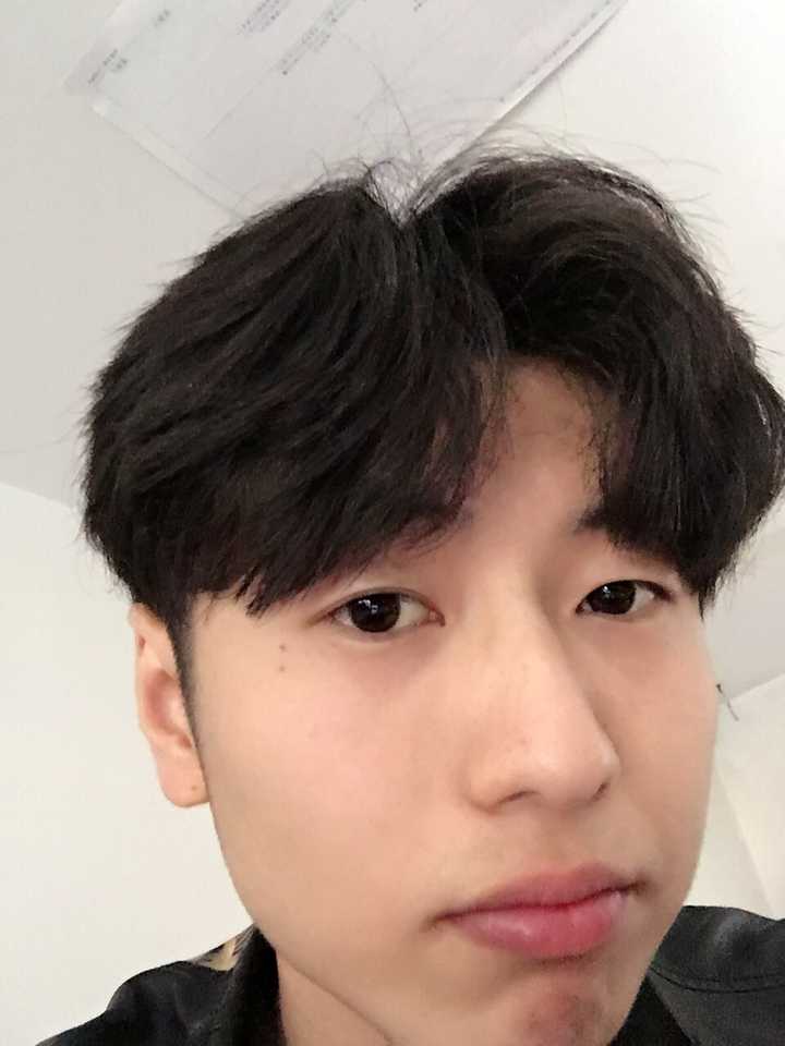 男生中分需要怎么留,楼主刘海已经到眼睛了,需要烫吗?