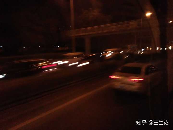 坐在车上随手一拍