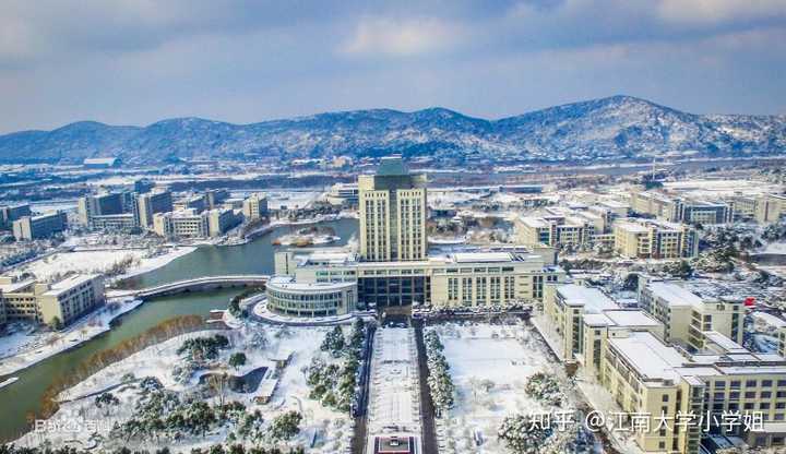 江南大学坐落于江苏省无锡市滨湖区(目前只有一个校区,另一个校区还没