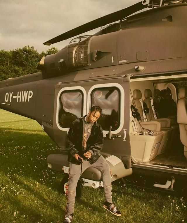 travis scott头像 背影,travisscott头像背影 先来一点travis scott的图,大家都知道的倒勾哥哥