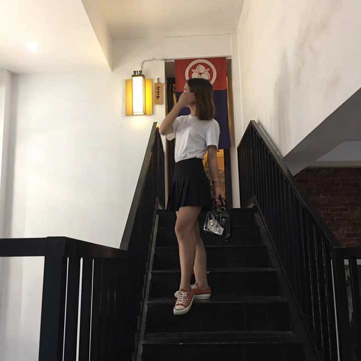 在喜欢的男生面前是真的不敢露腿啊啊啊 先上自拍照,很正常吧