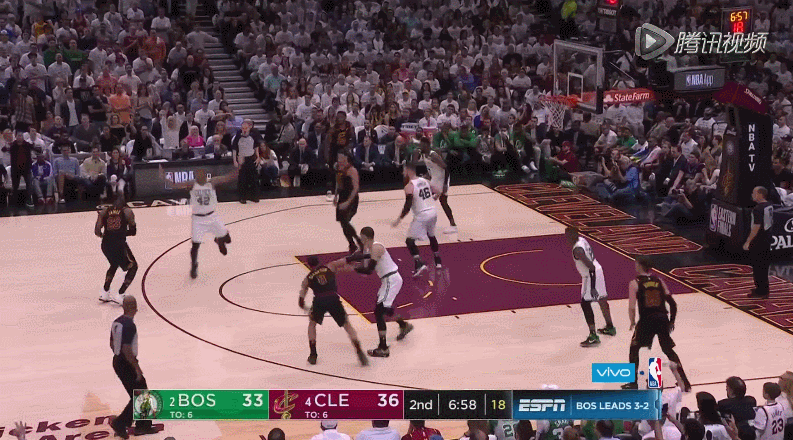 戏剧性的一幕发生了,今天小南斯居然假传老詹自己命中一个中投,这真是