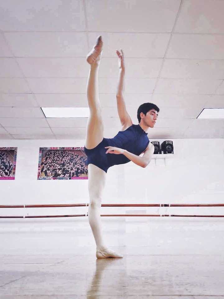 男生学芭蕾要怎么穿?